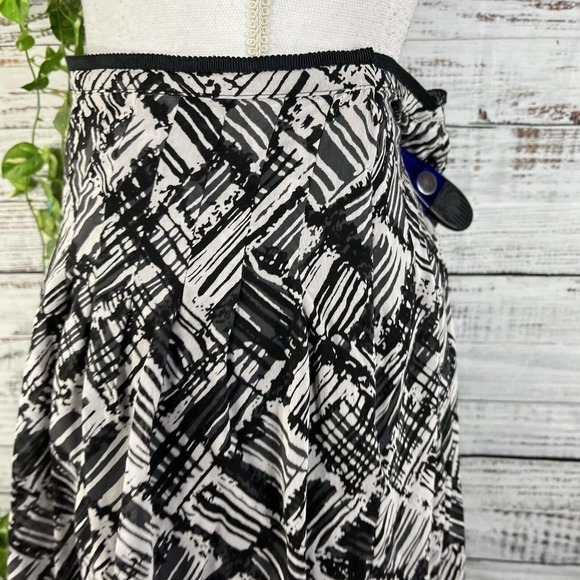 Talbots Skirt 6 Petite Black White Silk Pleated Knee Modest Career Wedding Slim - Picture 8 of 10